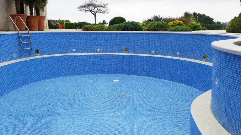 Rénovation de piscine à Paris : guide complet et conseils